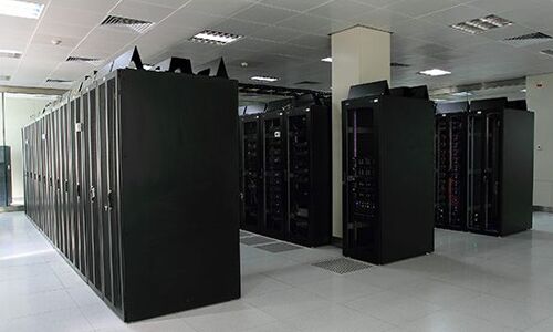 機架式UPS電源在數(shù)據(jù)中心與機房系統(tǒng)集成中的廣泛應(yīng)用及服務(wù)解析